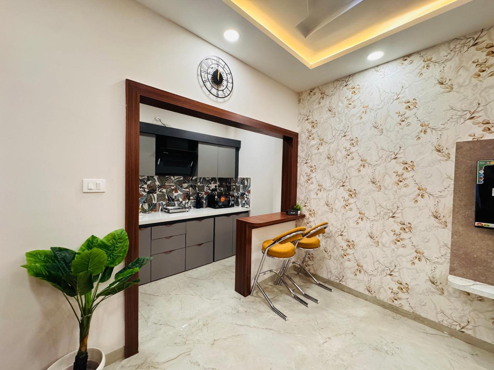 Home Escape 1Bhk Elite Near Mahalaxmi Nagar Indore Buitenkant foto